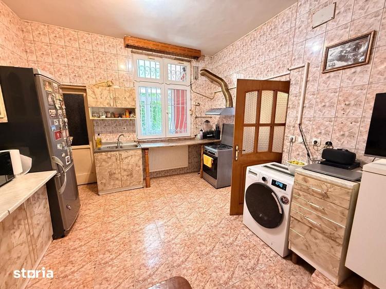 Casă cu 6 camere cu Teren 185 Mp în Chitila
