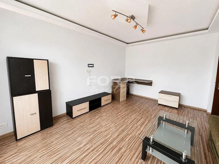 Apartament cu 3 camere decomandat în Nufărul
