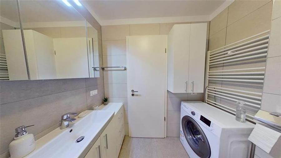 Apartament cu 2 camere decomandat, mobilat în Tractorul