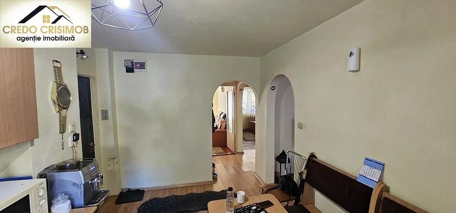 Apartament cu 3 camere decomandat în Micro IV
