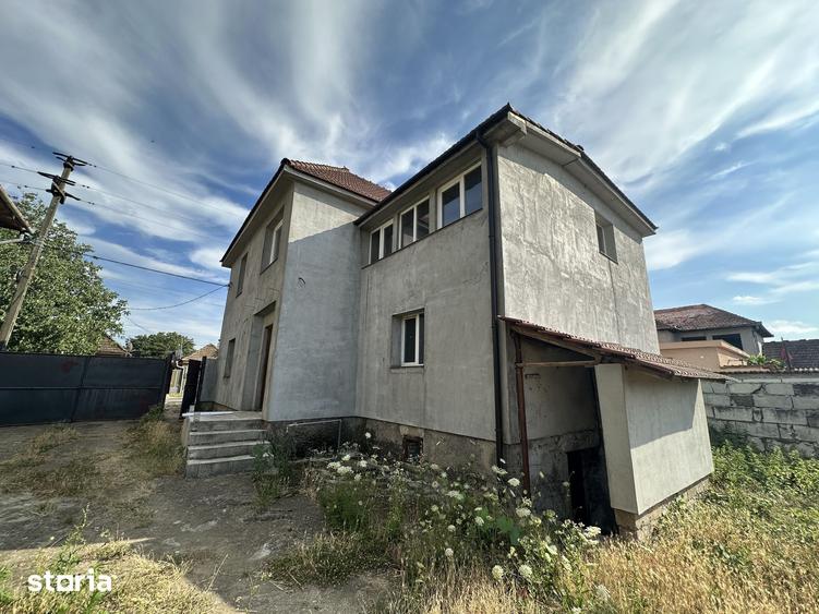 Casă cu 5 camere cu Teren 1000 Mp în Nojorid