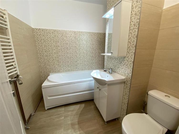 Apartament cu 2 camere decomandat în Podul de Fier