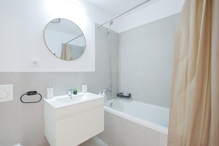 Apartament cu 2 camere semidecomandat, mobilat în Baza 3
