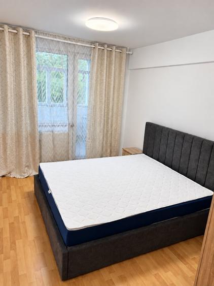 Apartament cu 4 camere semidecomandat, mobilat în Dristor