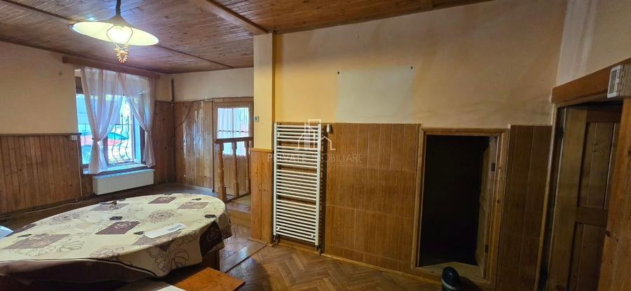 Casă individuală cu 5 camere cu Canalizare în Central