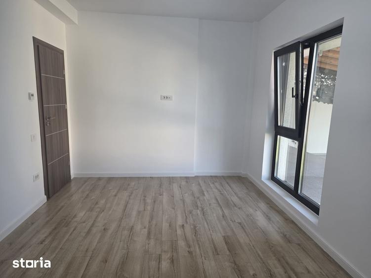 Casă cu 5 camere cu Teren 301 Mp în Nuci