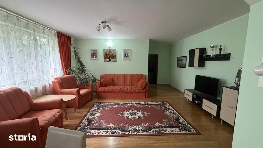 Apartament cu 3 camere semidecomandat în Central