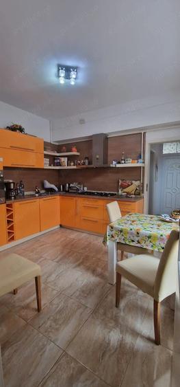 Casă cu 6 camere cu Teren 150 Mp în Central