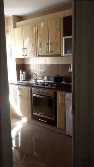 Apartament cu 3 camere decomandat, mobilat în Zimbru
