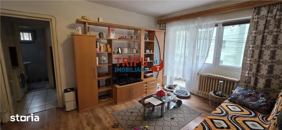 Apartament cu 3 camere semidecomandat în Cetate