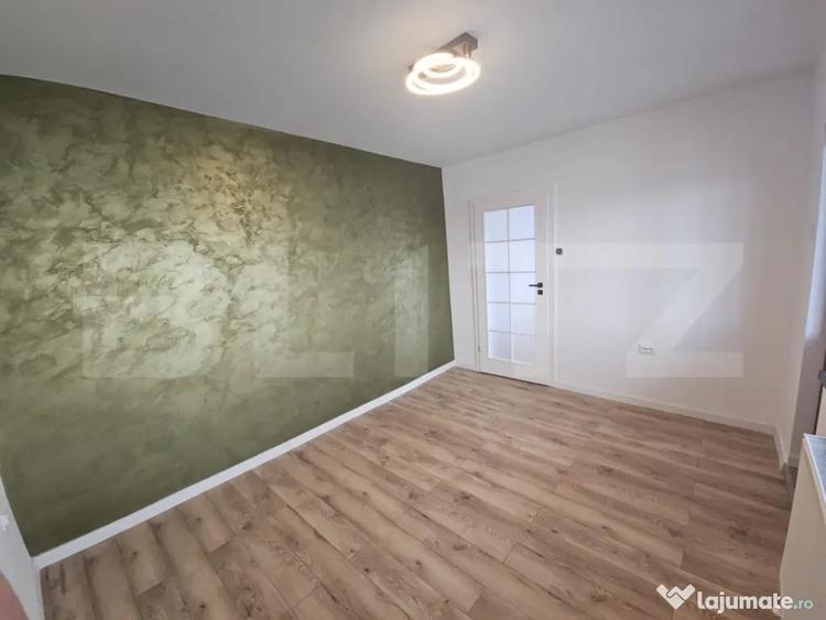Apartament cu 3 camere semidecomandat în Podu Roș