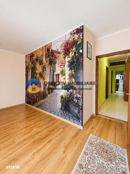 Apartament cu 4 camere decomandat în Sud