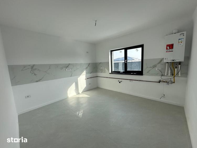 Casă cu 4 camere cu Teren 400 Mp în Clinceni