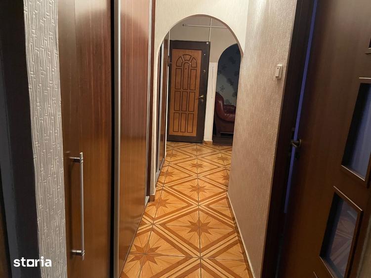 Apartament cu 3 camere decomandat în 9 Mai