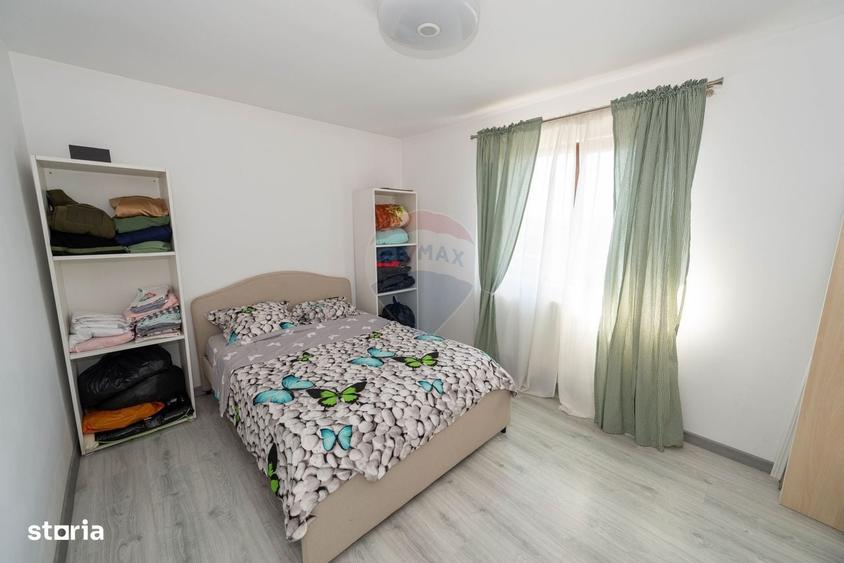 Casă cu 4 camere în Săbăreni