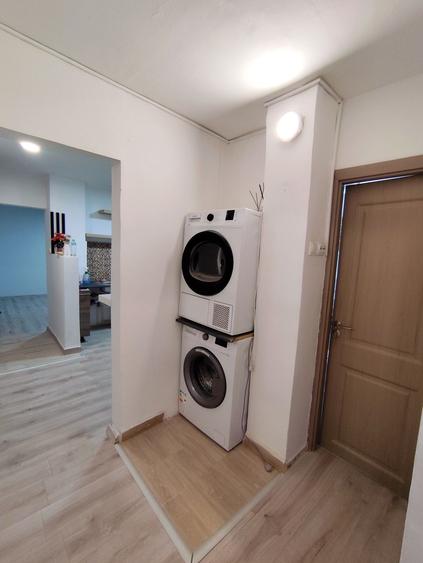 Apartament cu 3 camere decomandat în CET
