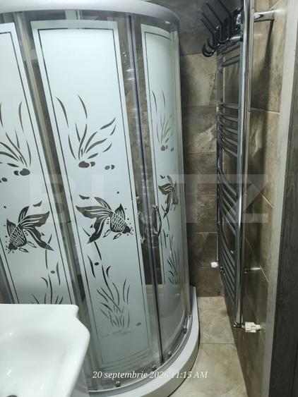 Casă individuală cu 7 camere cu Canalizare în Rovine
