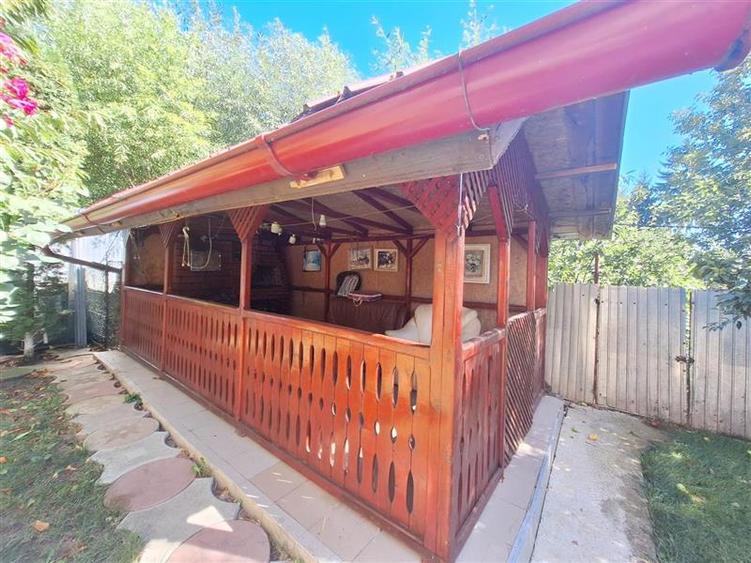 Casă cu 5 camere cu Garaj în CFR