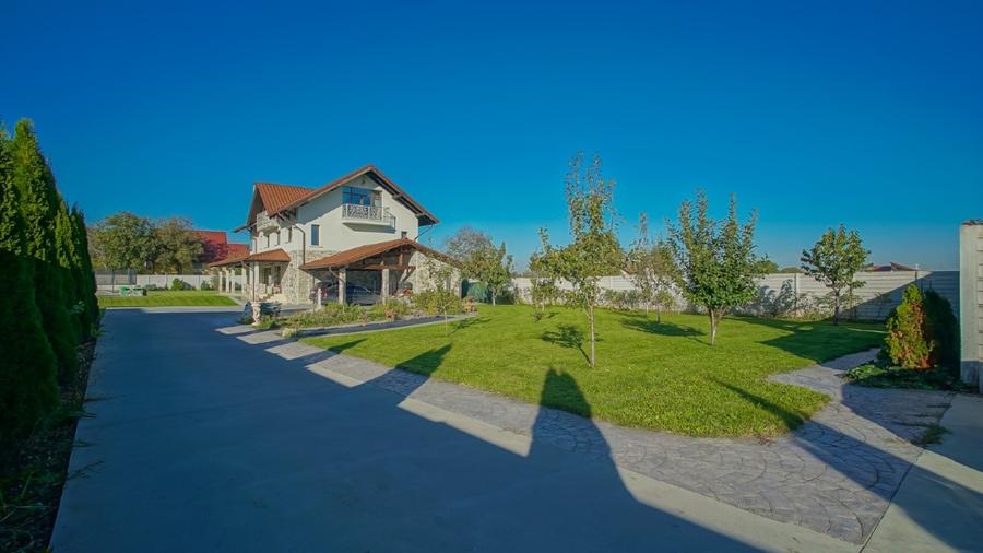 Casă individuală cu 10 camere cu Canalizare în Baciu