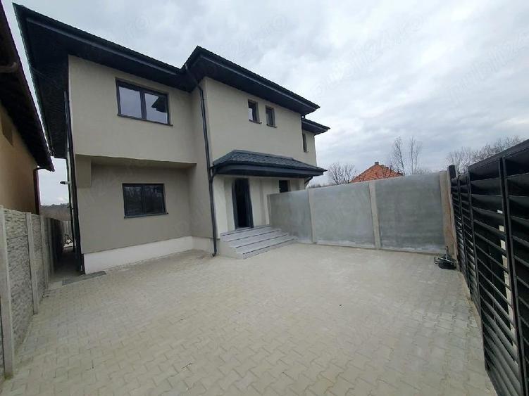 Casă cu Teren 217 Mp în Central