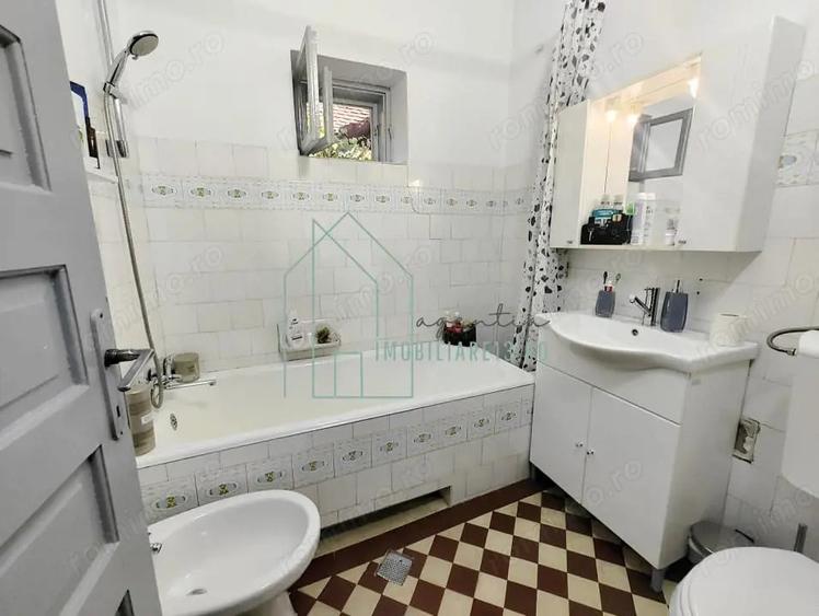 Casă cu 4 camere cu Teren 1201 Mp în Central