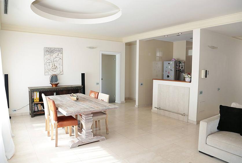 Penthouse cu 3 camere semidecomandat, mobilat în Șoseaua Nordului