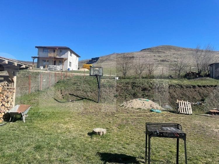 Casă individuală cu 4 camere cu Teren 600 Mp în Câmpenești