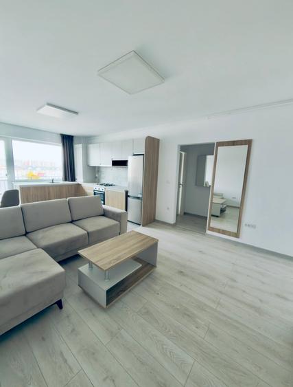 Apartament cu 2 camere semidecomandat în Tractorul