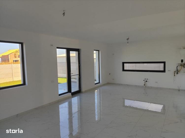 Casă cu 3 camere cu Teren 427 Mp în Berceni