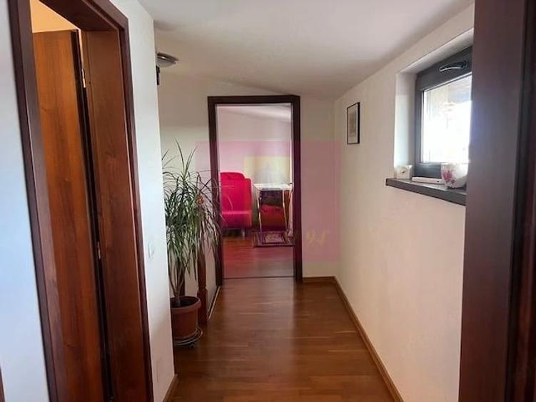 Apartament cu 3 camere semidecomandat, mobilat în Central