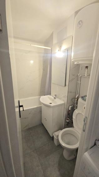 Apartament cu 3 camere decomandat în Titan