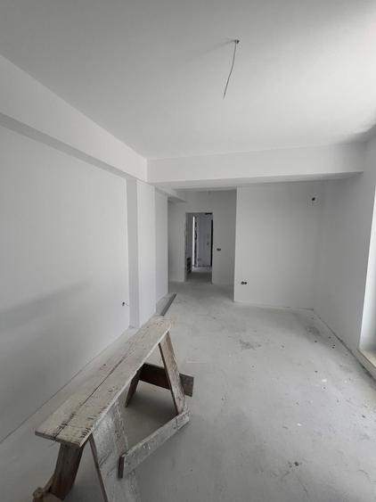 Apartament cu 3 camere decomandat în Chitila