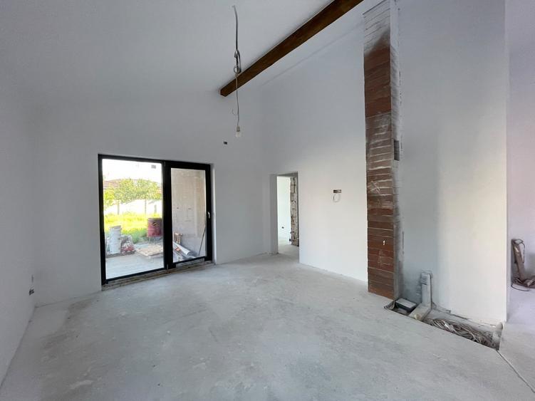 Duplex cu 6 camere cu Canalizare în Ghiroda