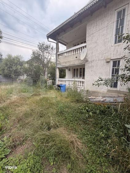 Casă cu 4 camere în Vama