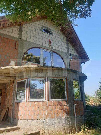 Casă individuală cu 6 camere cu Teren 1000 Mp în Tărtășești