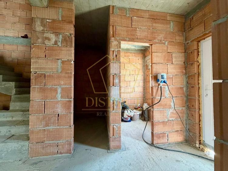 Duplex cu 4 camere cu Canalizare în Dumbrăvița