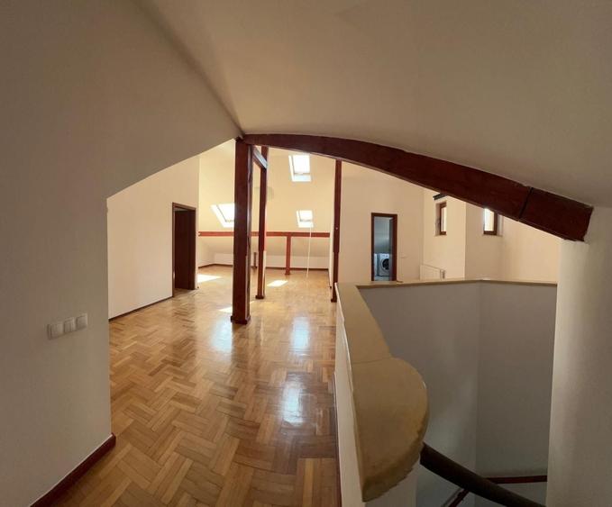 Casă cu 6 camere cu Canalizare în Iancu Nicolae
