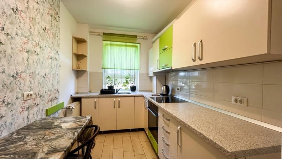 Apartament cu 2 camere decomandat, mobilat în Tractorul