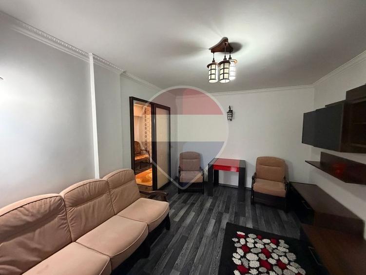 Apartament cu 3 camere decomandat, mobilat în Central