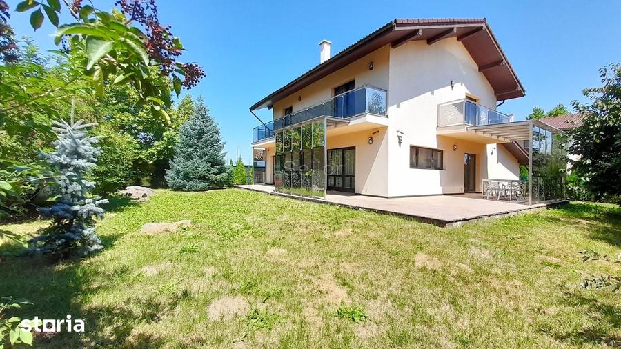 Casă cu 5 camere cu Teren 550 Mp în Sânpetru