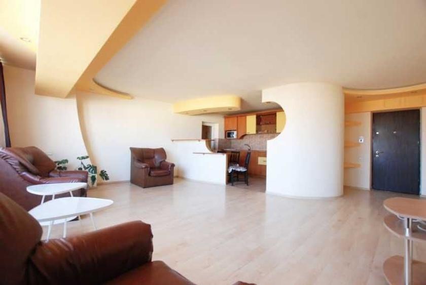 Apartament cu 3 camere decomandat în Dacia