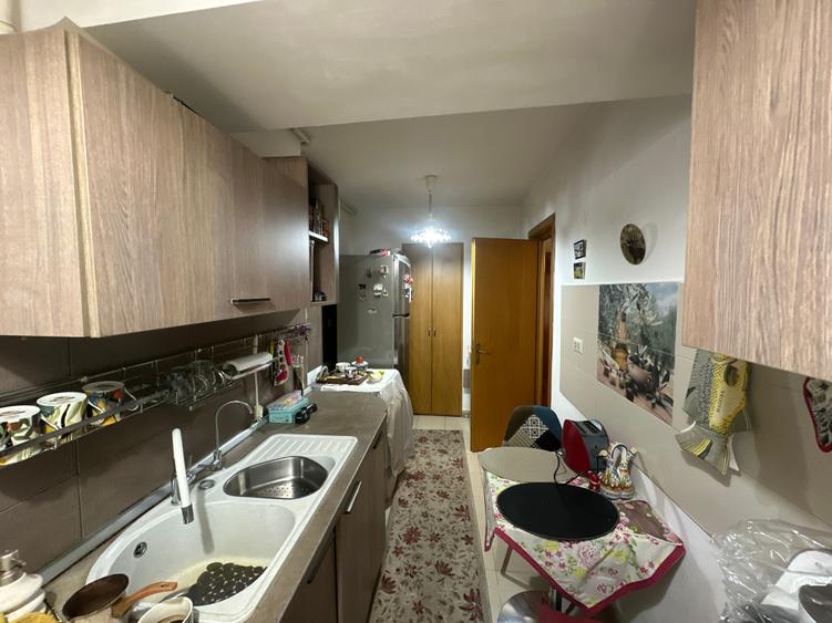 Apartament cu 4 camere decomandat în Cotroceni