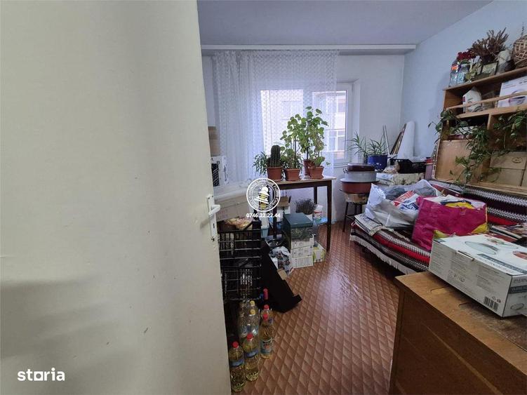Apartament cu 3 camere semidecomandat în Limanu