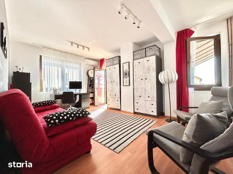 Casă cu 8 camere cu Teren 903 Mp în Central