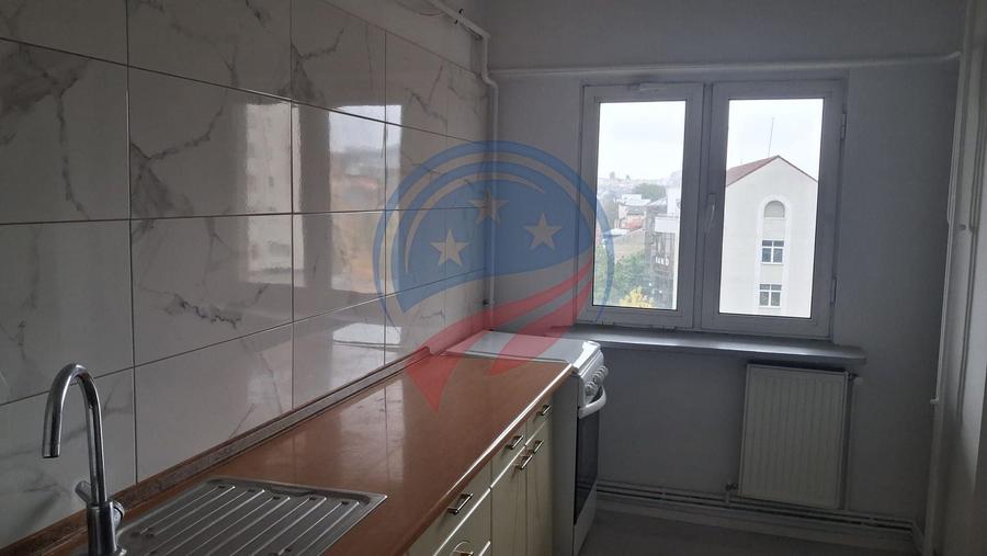 Apartament cu 4 camere decomandat în Central