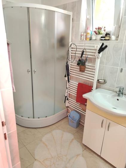 Duplex cu 4 camere cu Canalizare în Central