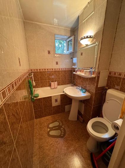 Apartament cu 3 camere decomandat în Berceni