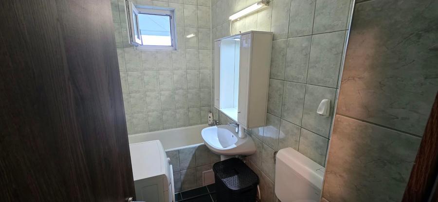Apartament cu 3 camere semidecomandat în Dristor