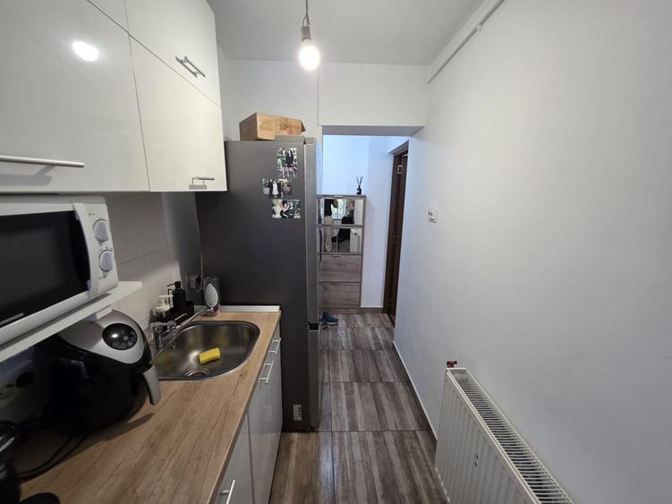 Apartament cu 2 camere semidecomandat, mobilat în Berceni