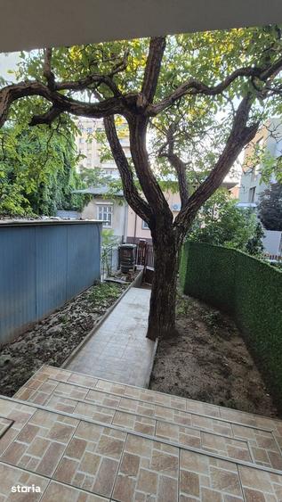 Apartament cu 5 camere decomandat în Grivița